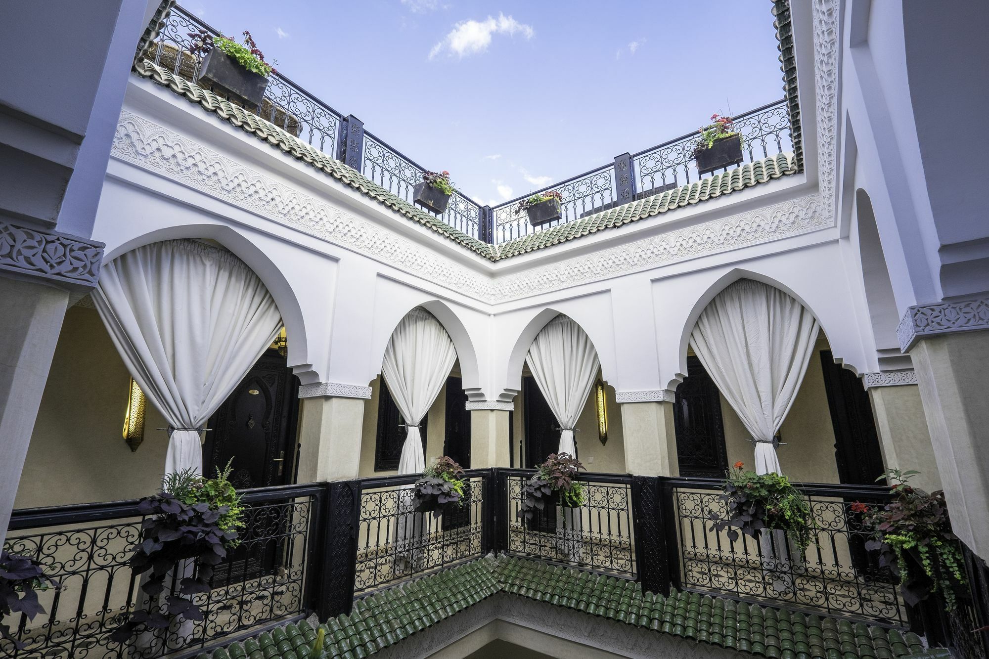 Riad Nesma & 3*